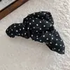 Grampo de cabelo de poá em tecido de alta qualidade, estilo francês, com design único e moderno, um elegante grampo de tubarão e acessórios de cabelo versáteis para mulheres