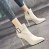 Botas Curtas Salto Agulha Estilo Socialite com Fivela de Cinto, Novo Design Apontado para Outono e Inverno, Botas Martin Versáteis, Elegantes e Emagrecem, Modernas