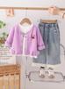 Traje de Primavera y Otoño para Niñas 2025 Nuevo Traje de Otoño de Tres Piezas con Clip de Flor Pequeña para Bebé Niña Moda Infantil al Por Mayor