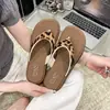 Chanclas de playa de verano para mujer con estampado de leopardo para exteriores, modelo nuevo 2026, adecuadas para usar con faldas de suela gruesa