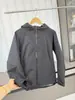 Estilo funcional urbano exterior asequible, nueva colección otoño/invierno, chaqueta softshell con capucha de corte 3D para hombre