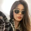Gafas de Sol Retro Ojo de Gato Hot Girl para Mujer, Marco Blanco, Aspecto de Alta Gama, Ins2024 Celebridad de Internet, Cara Pequeña, Protección Solar, Gafas de Sol para Fiesta para Hombre-