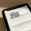 Anel Aberto de Renda Redondo Zircônia Super Brilhante Design Moderno Índice Dedo Anel Joia de Mão Feminina Toque de Luxo Leve