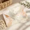 Sobres Florales Vintage en Relieve con Paisajes de Primavera Transfronterizos con un Toque de Lujo, Invitaciones Frescas y Románticas para Ocasiones Especiales