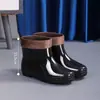 Botas de lluvia impermeables, engrosadas y antideslizantes de corte bajo con forro de felpa y suelas gruesas; botas largas impermeables; botas de lluvia de caña alta, antideslizantes, con punta de acero; resistente al desgaste