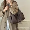 Bolso de mano retro casual de gran capacidad para mujer, nuevo bolso de hombro de moda de alta gama para ir al trabajo, otoño 2026