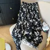 Pantalones anchos versátiles nuevos y únicos para mujer, pantalones de seda helada de verano con corbata de mariposa teñidos con tinta tie-dye estilo chino para ir al trabajo, estudiantes, pantalones largos para mujer