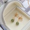 Pendientes de jade hetian natural hechos a mano con placa de incienso repelente de mosquitos, clip para la oreja para mujer, sin orificio para la oreja, pendientes de jade hetian de sensación de alta calidad, temperamento