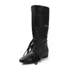 2026 Nuevo Modelo Botas de Caballero Marrones Versátiles Adelgazantes Estilo Retro Aumentadoras de Altura Punta Fina Tira Cruzada Botas de Tacón Cuadrado para Mujer