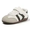 Zapatillas de entrenamiento alemanas para niños, nuevo lanzamiento de otoño 2026, ligeras, versátiles, casuales para niños, con rayas, suela blanda, zapatillas Forrest Gump para niñas