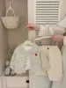 Camisa a cuadros para niñas de primavera y otoño con parche de corazón, cuello camisero, manga larga, top casual holgado para bebés y niños pequeños