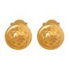 Brincos de escudo redondo em relevo novos estilo ins europeu e americano aço titânio banhado a ouro 18K brincos de design de nicho joias atacado