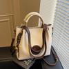 Bolso retro individual externo para mujer, primavera y verano 2025, nuevo bolso cruzado informal de alta gama, combinable con todo, bolso tipo cubo portátil explosivo.