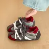 Zapatillas de entrenamiento alemanas de color block retro para mujer, nuevo modelo de otoño 2026, con hebilla de cinturón, suela gruesa, zapatillas deportivas casual versátiles, zapatos cómodos para mujer