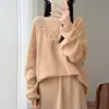 Suéter de punto de lana pura para mujer, bordado a mano, nuevo modelo otoño e invierno 2026, top holgado de manga larga, hombros descubiertos