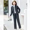Moda Chic y Moderna para Mamás de Mediana Edad Conjunto de Dos Piezas con Chaqueta de Terciopelo Plus Traje Casual de Pierna Ancha para Mujer Nuevo Otoño/Invierno 2026
