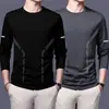 Camiseta casual versátil de manga larga para hombre para otoño, cuello redondo, color liso moderno, cómoda, transpirable y de corte holgado.