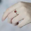 Anillo Grenard Belleza Ebria Se Encuentra con Natural Mismo Estilo Calcedonia Verde Granada Roja Torre de Azúcar Cima de Azúcar Bolsa de Azúcar Luz de Montaña Lujo