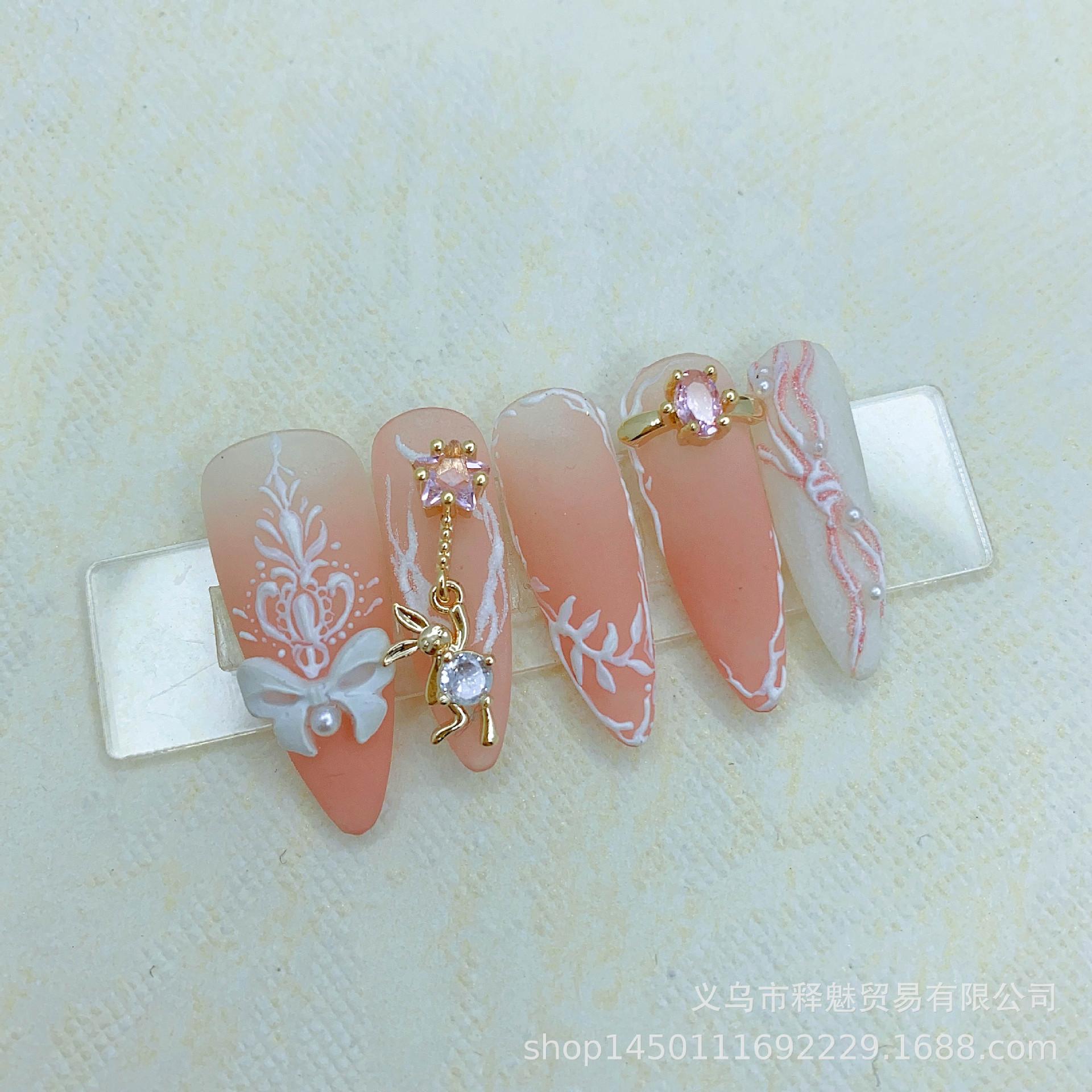 粉色锆石