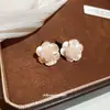 Brincos de Flor de Resina Agulha de Prata Estilo Coreano Doce e Elegante Moda Temperamento Brincos para o Dia a Dia Luxo Leve Brincos de Alta Qualidade para Mulheres