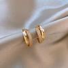 Aretes de tachuela con forma de C Perla Dorada Plata 925 diseño de nicho femenino lujo ligero de alta calidad personalidad versátil nueva joya para la oreja