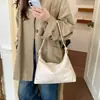2026 Nova Bolsa Tote Outono Inverno Retro Sensação de Luxo Grande Capacidade Versátil para o Trabalho Transversal Ombro Único