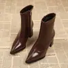 Outono/Inverno 2025 Novo Estilo Francês Salto Alto Plataforma Ultra Alto Botas de Cano Curto Tamanho Grande Bico Fino em Estoque Botas de Tornozelo Transfronteiriças