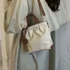 Bolsa de Ombro Única Feminina Versátil para o Dia a Dia, Nova, Simples, Outono 2026, com Pingente, Bolsa Transversal Fashion em Formato de Coração