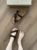 Sapatos Femininos Versáteis Estilo Coreano com Solado Grosso e Biqueira Aberta para Uso Externo, Nova Moda Tendência Primavera/Verão 2026 Sandálias Slide Versáteis