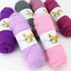 Grupo de lana de ardilla bufanda gorro tejido a mano hilo secundario plumón de fénix hilo de felpa de grosor medio venta al por mayor de fábrica