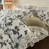 Nuevo Juego de Cama Bordado Francés del Sur de Terciopelo de Leche con Encaje de Cuatro Piezas con Sábana Ajustable, Adecuado para Todas las Estaciones