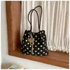 Bolso tote de lunares transfronterizo de lujo ligero 2026 nuevo bolso de hombro de moda nicho de gran capacidad bolso de mano para el día a día