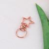 Llavero de dibujos animados de oro rosa de dos piezas, hecho a mano, con hebilla colgante para muñeca, accesorios de joyería, material al por mayor