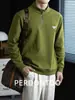 Moletom de Manga Longa com Logo Metálico Xadrez, Fashion e Luxuoso, Coleção Primavera 2026, Leve, Business Casual, Elástico, Gola Alta, Camiseta para Homens