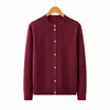 Blusa de Tricô Simples de Alta Qualidade Cor Vinho Vazada de Manga Longa para Mulheres 2026 Início do Outono Estilo Fino Elegante Solta Redutora de Idade