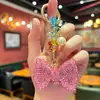 Llavero de Moño Elegante y de Alta Gama Incrustado con Diamantes y Exquisitas Cuentas de Cristal de Colores, un Accesorio Decorativo para Bolsos de Mujer