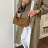 Bolso de mano liso retro de gamuza para mujer, nuevo modelo 2026, versátil para el trabajo, de hombro y cruzado