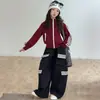 2026 Novo Conjunto Elegante e Bonito de Blusa Color Block Listrada e Calça Cargo para Meninas Tendência