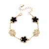 1 Pieza de Pulsera de Trébol de Cuatro Hojas de Lujo Ligero para Mujer, Joyería de Moda Versátil de Alto Nivel Incrustada con Diamantes de Color Dorado, Estilo Europeo y Americano