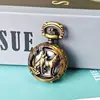 Reloj de Bolsillo Pequeño Hueco Doce Constelaciones Venta al por Mayor Collar Vintage Versátil Colgante Reloj con Tapa de Constelación de los 12 Zodiacos Fábrica Cuarzo