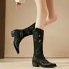 Botas Vaqueras Occidentales para Mujer, Modernas con Remaches, Versátiles, Nuevo Estilo Verano 2026, Punta Puntiaguda, Caña Alta, Bordadas Huecas, Botas de Montar