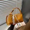 Bolsa com textura tramada cruzada feminina 2026 nova outono popular nicho bolsa de ombro única bolsa transversal super quente para sair bolsa tote pequena