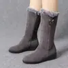 Botas de Neve de Inverno 2026 Novo Estilo com Forro de Fleece Quente de Cano Médio em Algodão Antiderrapante de Solado Plano Ins de Cano Alto Pelúcia para Mulheres