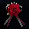 Juego de ramillete y boutonnière de boda para padres, padrinos y damas de honor, incluyendo un juego completo de flores para los novios.