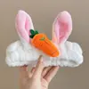 Faixa de cabeça de pelúcia divertida e peculiar para mulheres, com design de desenho animado, textura fofa e estilo de coroa alta, perfeita para lavar o rosto e adicionar um toque de sofisticação aos seus acessórios de cabelo.