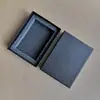 Nuestra fábrica se especializa en la producción en masa de cajas rígidas con tapas superior e inferior, cajones tipo flip-top y otras cajas de papel, que pueden ser personalizadas con logotipo, estampado dorado y gofrado.