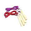 Fabricantes suministran cuerda para saltar infantil cuerda de madera para saltar cuerda de algodón y goma para saltar mango de madera cuerda ajustable suministros deportivos para saltar la cuerda