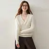 Suéter de cachemira para mujer de otoño e invierno, cuello en V cruzado, textura acanalada vertical, estilo corto, suéter de punto elegante y adelgazante para usar en capas
