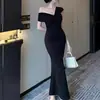 Estilo Vacaciones 2026 Nicho Cotidiano Hombros Descubiertos Adelgazante Cintura Ceñida Negra Patchwork Falda Larga Vestido Bodycon