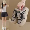 Nuevas Zapatillas Blancas de Verano 2026 Estilo Coreano Ins Estudiante Femenina Suela Gruesa Que Aumenta la Altura Malla Transpirable Casual Estilo Callejero Cy603
